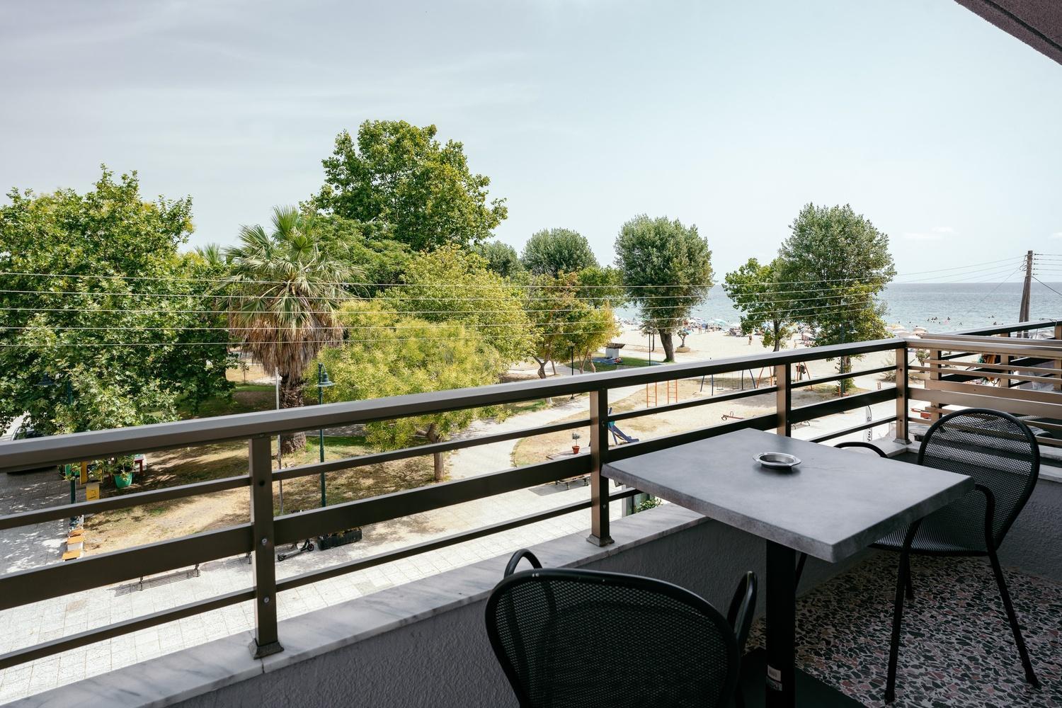 Aqua Beachfront Elegant Hotel Olympiakí Aktí Exterior foto